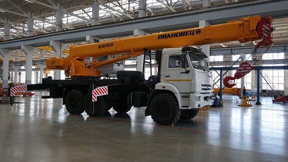 Автомобильный кран Ивановец КС-45717К-3Р КАМАЗ-43118 25 т