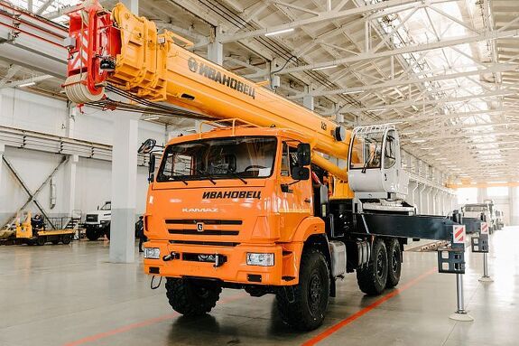 Автомобильный кран Ивановец КС-55717К-3 Air КАМАЗ-43118 32 тонны